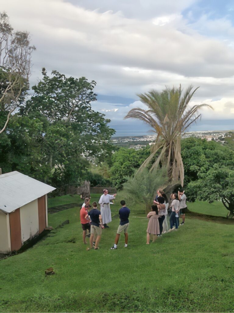 Temps de rencontre en plein air avec l&rsquo;aum&ocirc;nerie